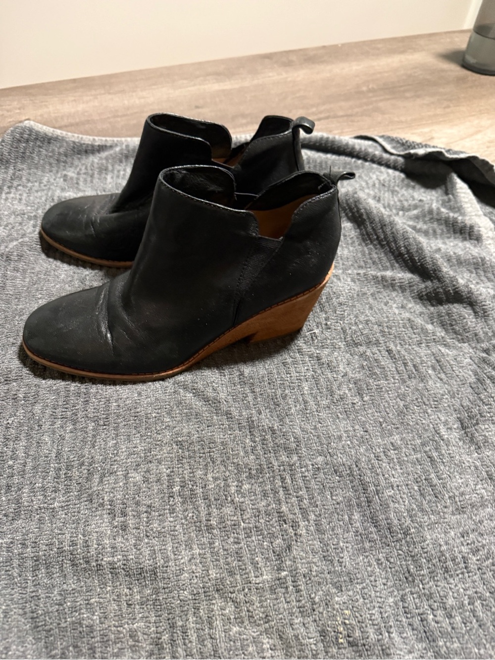 Sofft Black Leather Wedge Ankle Boots Size 9.5 Like New